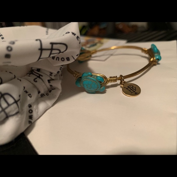 Burbon and bow ties turquoise turtle bracelet 🐢 - Picture 2 of 5